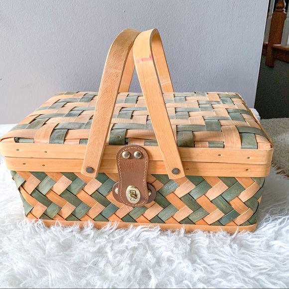 Vintage Wicker Picnic Basket with Gingham Lining - Picture 2 of 10